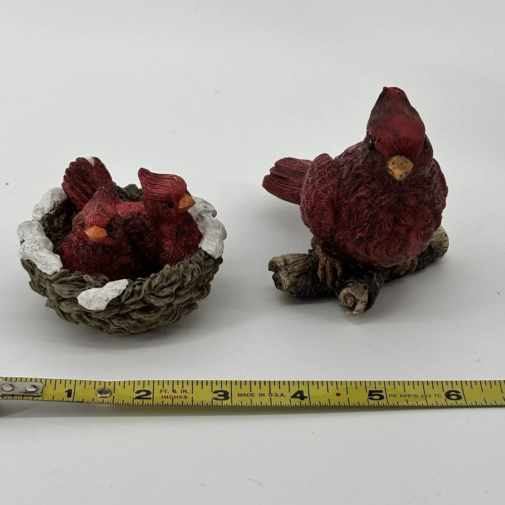 2 Cardinal Figurines Resin 2 Babies‎ On Snowy Nest And One On Branches Decor